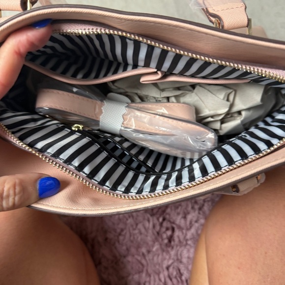 Pink Satchel purse with Double Handles and Gold heart Emblem - Picture 6 of 11